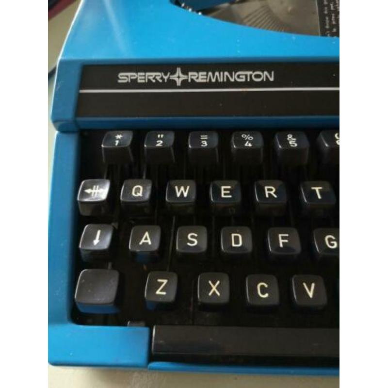 Typemachine Remington blauw jaren 70