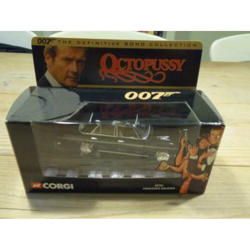 Mercedes Saloon, 007 'Octopussy' 1:36