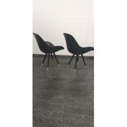 2 design kuip stoeltes van hard kunstof