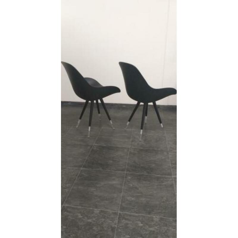 2 design kuip stoeltes van hard kunstof