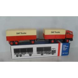 Lion Car Classic DAF FA 2800 / met 3-as aanhangwagen.