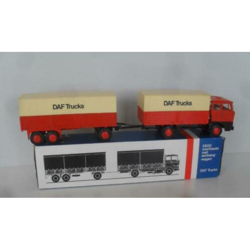 Lion Car Classic DAF FA 2800 / met 3-as aanhangwagen.