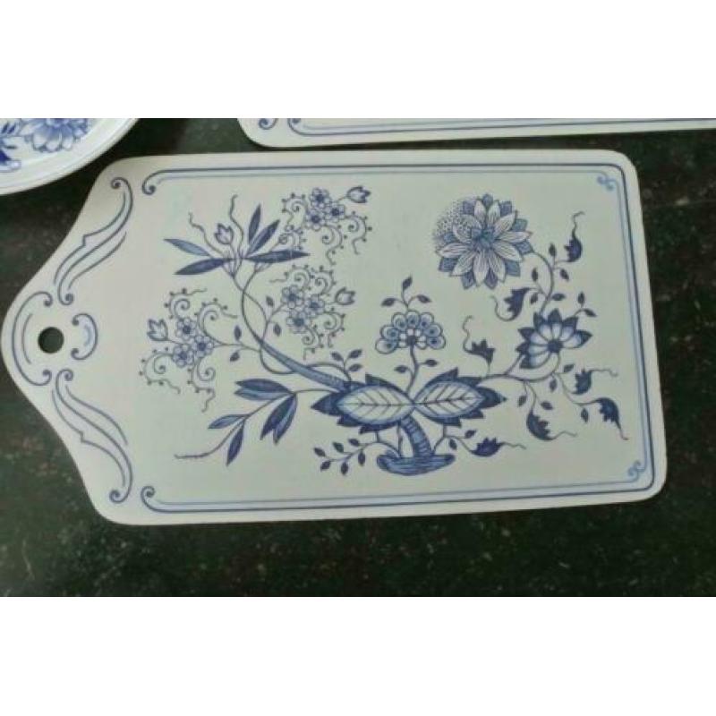 < 5xAntieke Schotels Louis Regout -Gemerkt met een R >