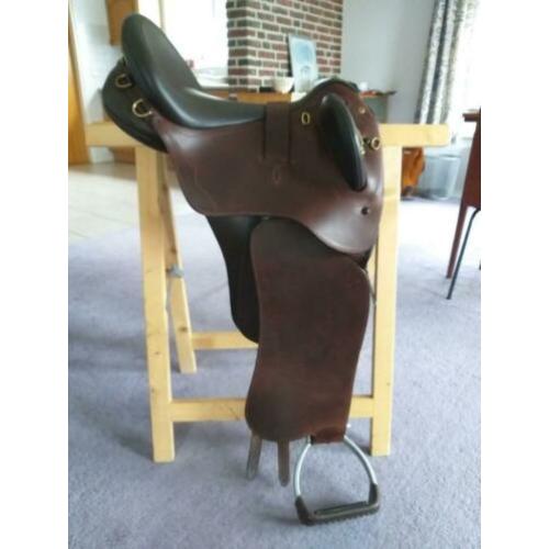 Bates Stock zadel, enkele keren gebruikt.