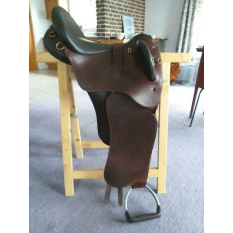 Bates Stock zadel, enkele keren gebruikt.