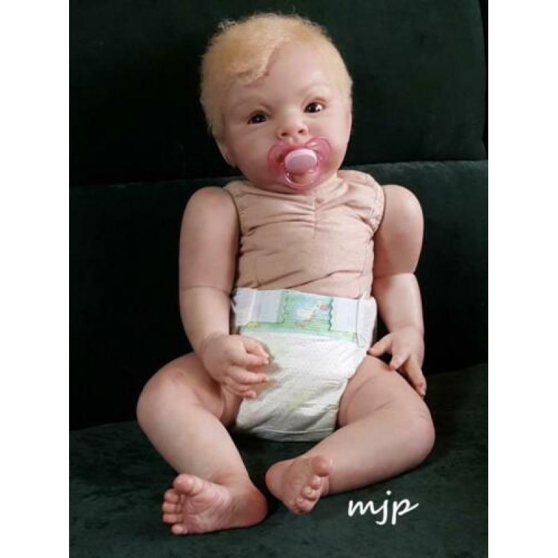 mjp Grant (2) een mollige 6mnd oude reborn baby