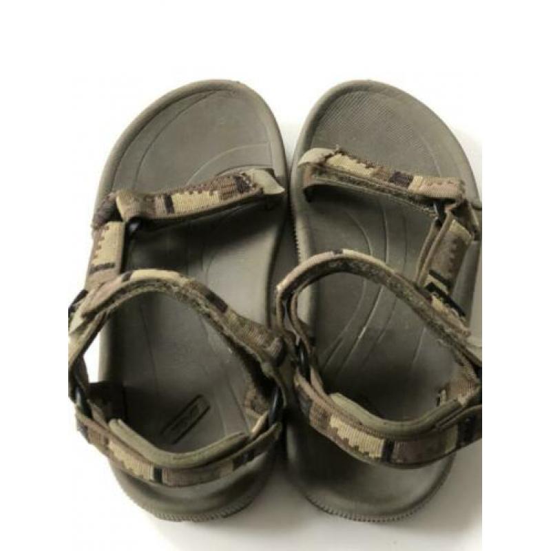 Teva sandalen donkergroen-army mt 32