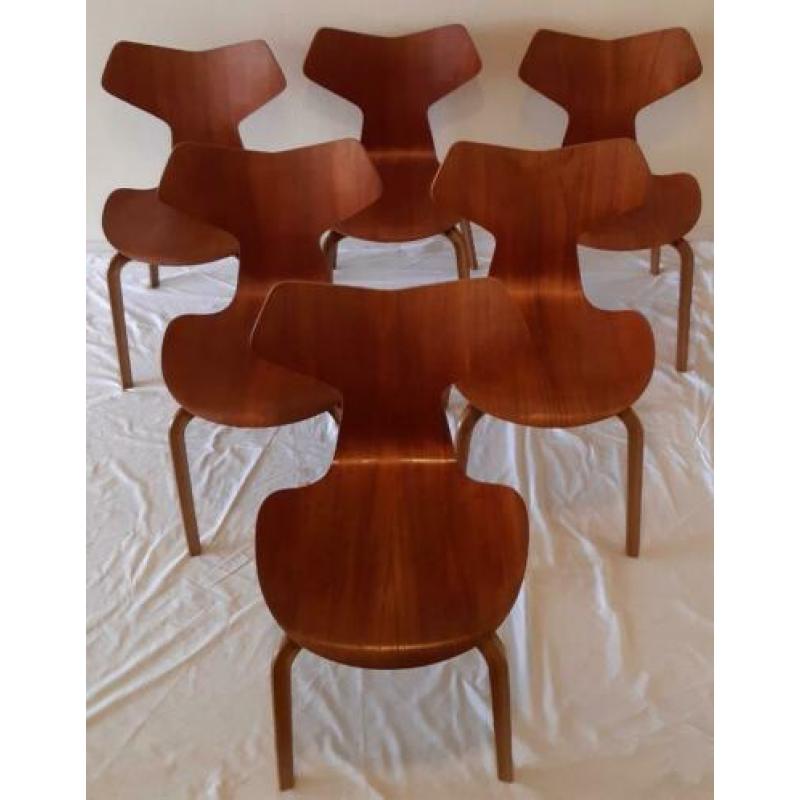 Top design Grand Prix chair Fritz Hansen by Arne Jacobsen
