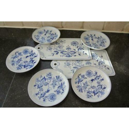 < 5xAntieke Schotels Louis Regout -Gemerkt met een R >