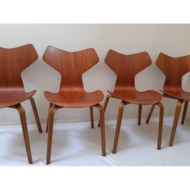 Top design Grand Prix chair Fritz Hansen by Arne Jacobsen