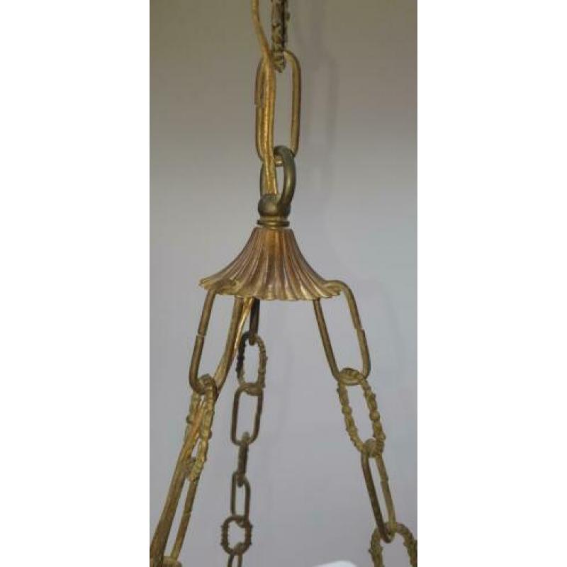 Antieke lamp met glazen kap