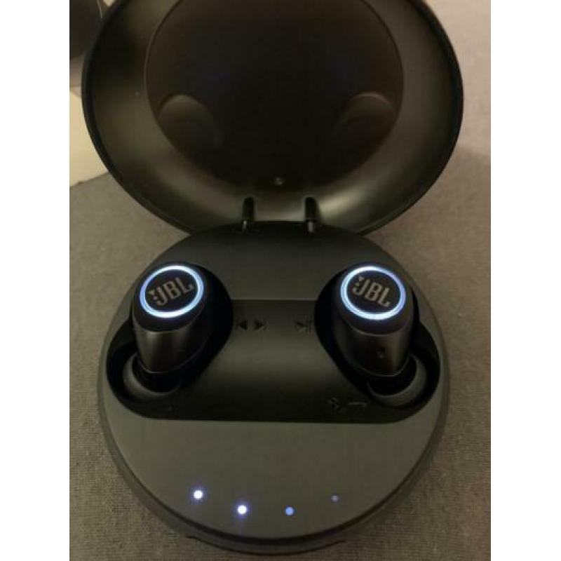 JBL FREE earbuds