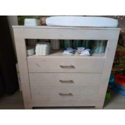 Complete whitewash babykamer te koop.