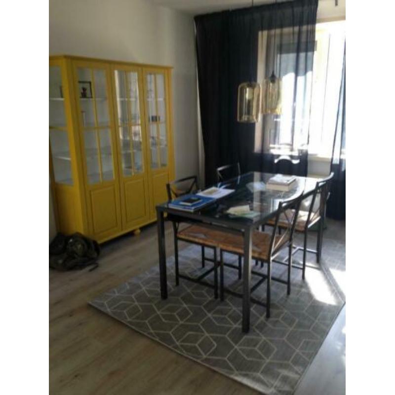 glazen eettafel met gratis stoelen