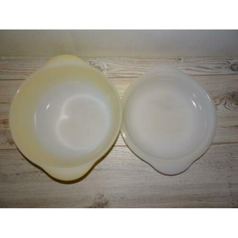 Arcopal schaal met deksel Opale geel retro vintage