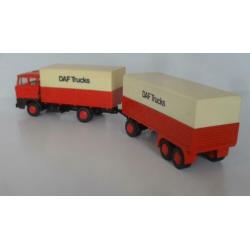 Lion Car Classic DAF FA 2800 / met 3-as aanhangwagen.