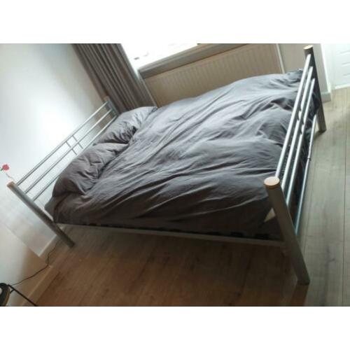 tweepersoonsbed 140x200