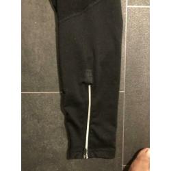 Asics sport broek. Maat L. Opruiming
