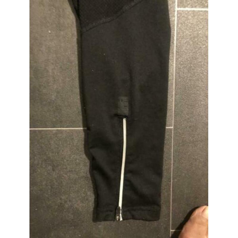 Asics sport broek. Maat L. Opruiming