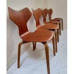 Top design Grand Prix chair Fritz Hansen by Arne Jacobsen