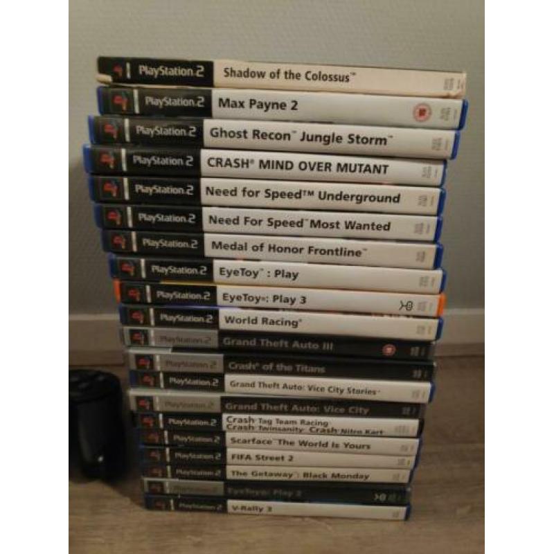 PS2 set met 40 games 3 controllers en veel toebehoren!