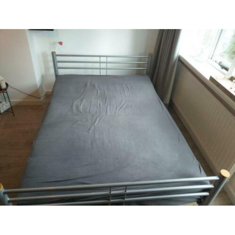 tweepersoonsbed 140x200