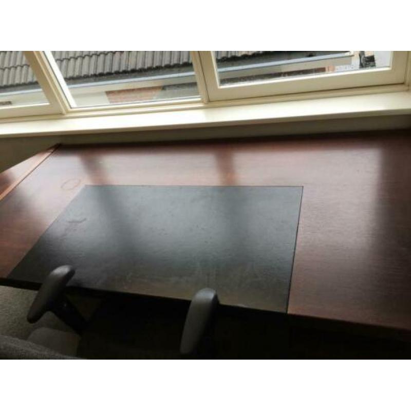 Kantoor meubilair bureau vergadertafel hangmappenkast