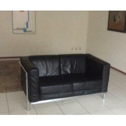 Net zwart lederen bankje chroom 2zits le corbusier bauhaus
