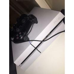 PlayStation 4 500 gb plus gta 5 Edison en twee controllers
