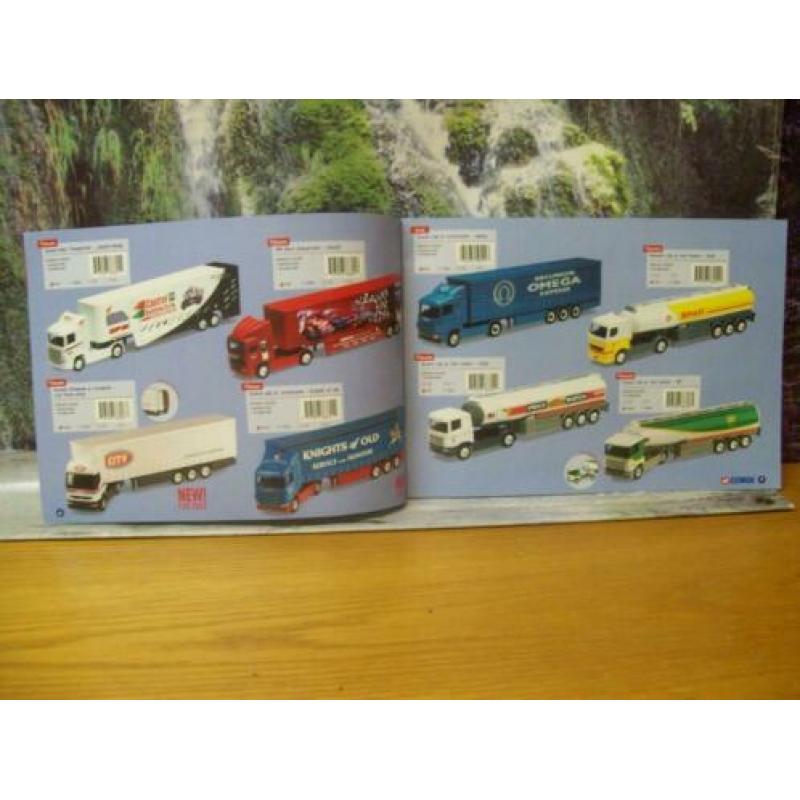 Corgi Toys boekje 2002