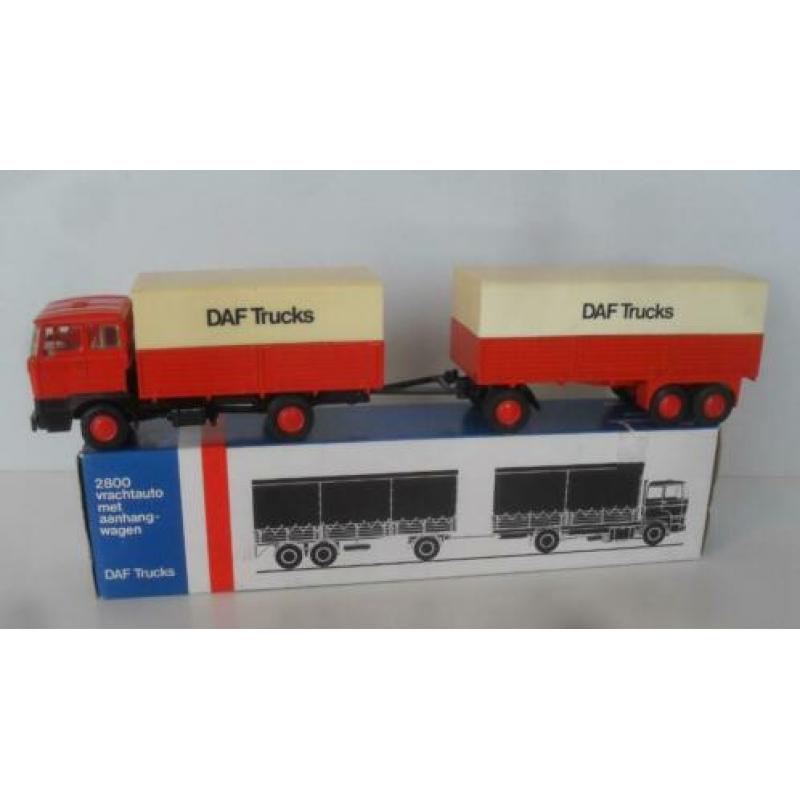 Lion Car Classic DAF FA 2800 / met 3-as aanhangwagen.