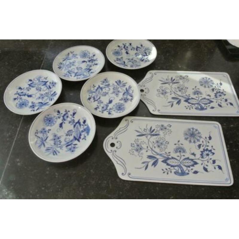 < 5xAntieke Schotels Louis Regout -Gemerkt met een R >