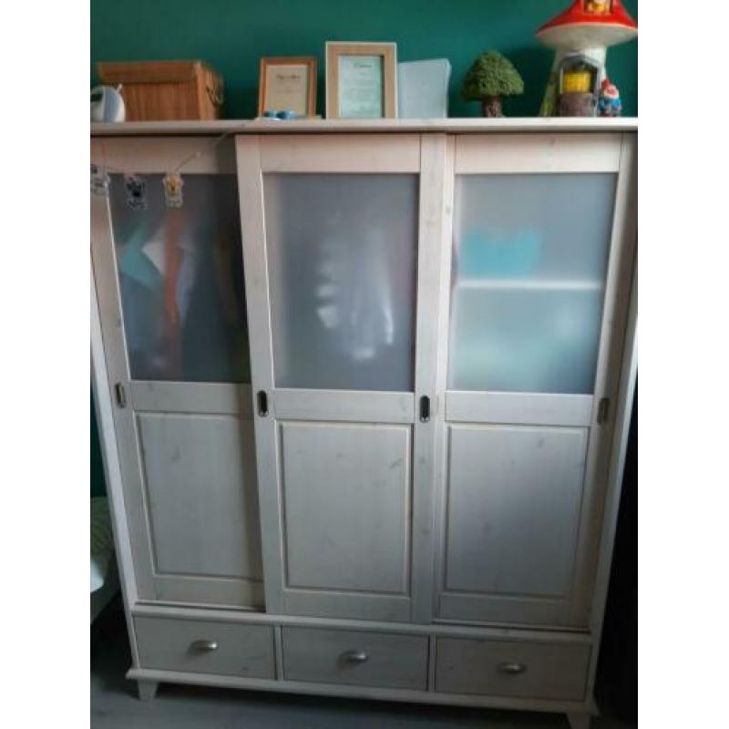 Complete whitewash babykamer te koop.
