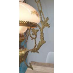 Antieke lamp met glazen kap