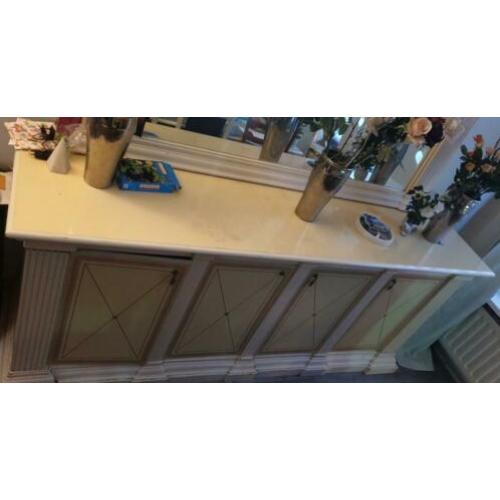 Dressoir met spiegel