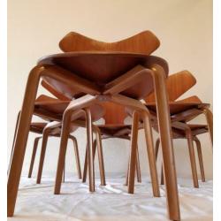 Top design Grand Prix chair Fritz Hansen by Arne Jacobsen