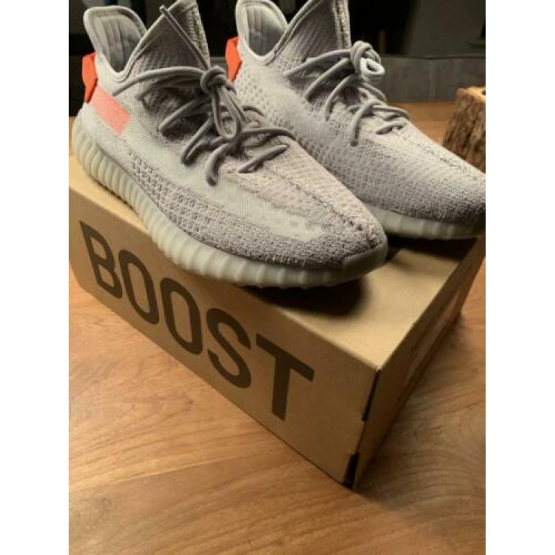 Yeezy boost 46 2/3