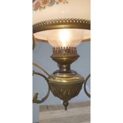 Antieke lamp met glazen kap