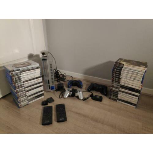 PS2 set met 40 games 3 controllers en veel toebehoren!