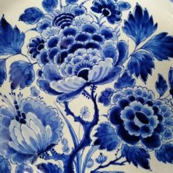 Groot Delfts Blauw bord. (beschadigd)