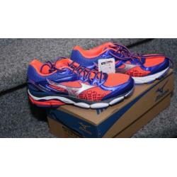 splinternieuwe hardloopschoenen van MIZUNO WAVE