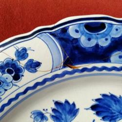 Groot Delfts Blauw bord. (beschadigd)