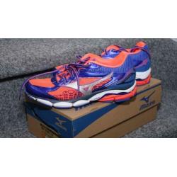 splinternieuwe hardloopschoenen van MIZUNO WAVE