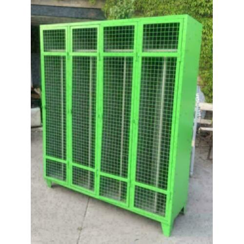 gaderobekast / industrieeel / oude lockerkast