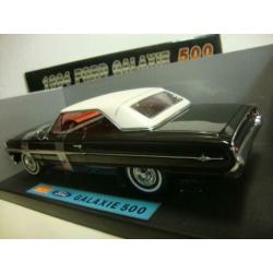 Ford Galaxi 500 zwart / wit dak 1963 Sun Star 1:18 KRD