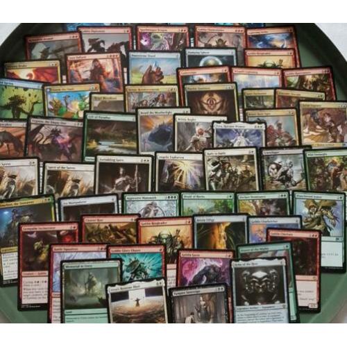 A mixture of Magic the Gathering cards & 2 life dice!