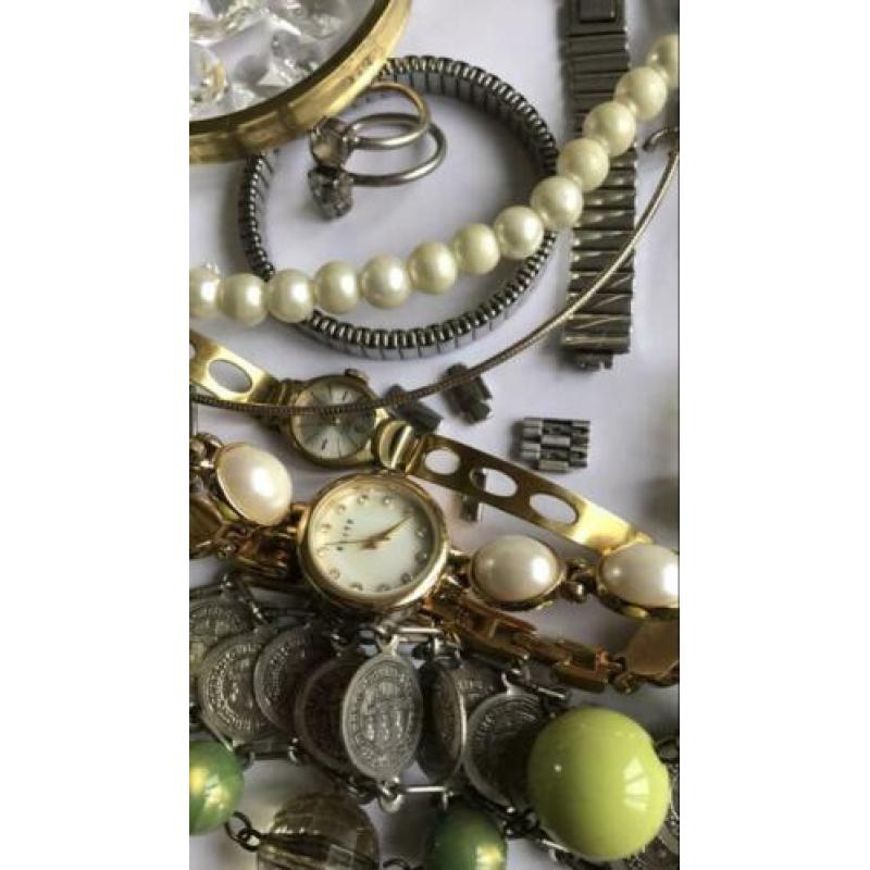 Lot van sieraden