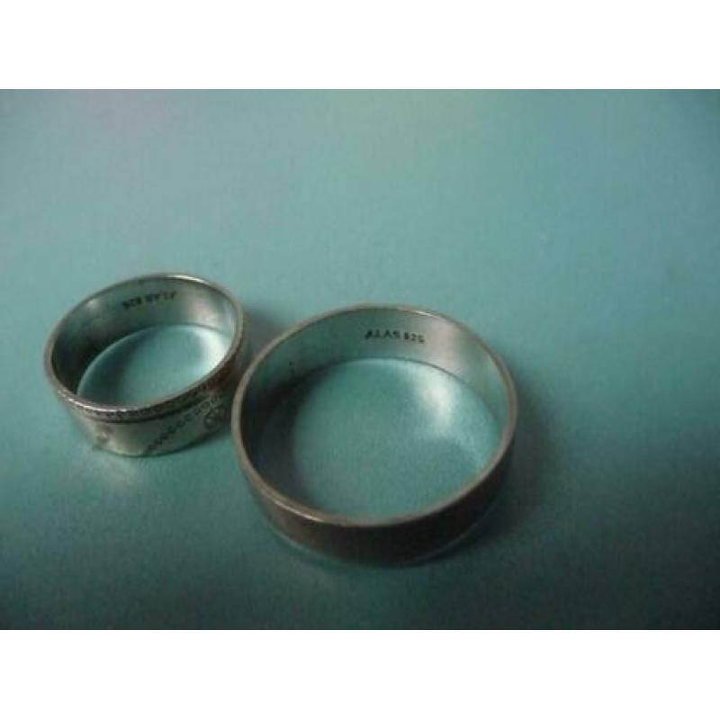 2 Modernistische zilveren ringen(gerhodineerd)ALAS 925/22+17
