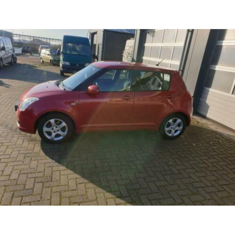 Suzuki Swift 1.3 5DRS 2006 Rood