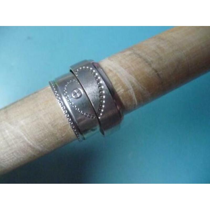 2 Modernistische zilveren ringen(gerhodineerd)ALAS 925/22+17